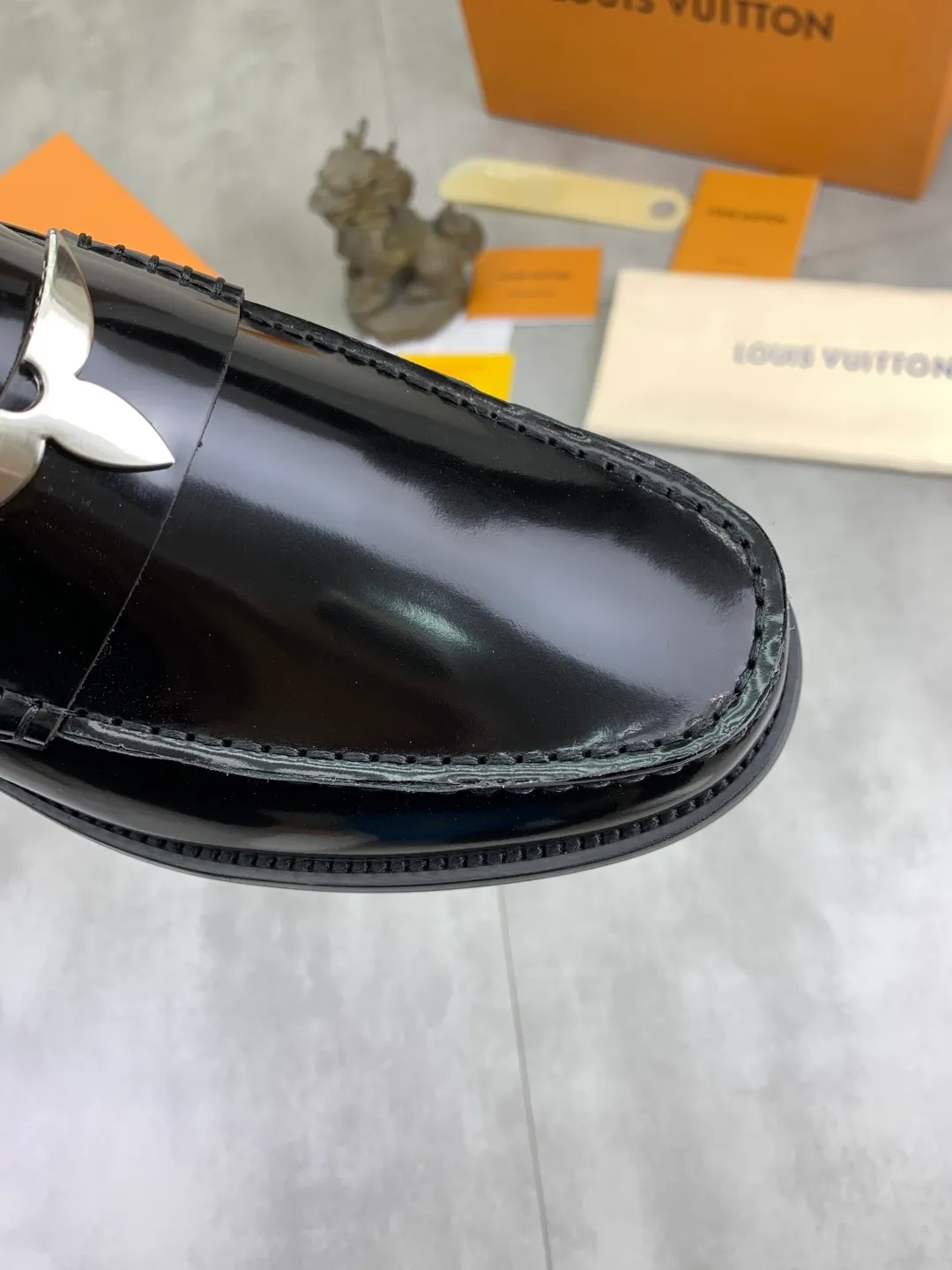 Men's men's shoes 💰P542 New style 💶[LOUIS VUITTON] Water-dyed Niuli Original order New style 🍀LV Louis Vuitton *——Top version of LV classic leather shoes! Made of imported original calfskin, original leather side strips and wear-resistant high-end rubber outsole! High quality products! Color: 3️⃣optional Size: 38-44 (45 customized)